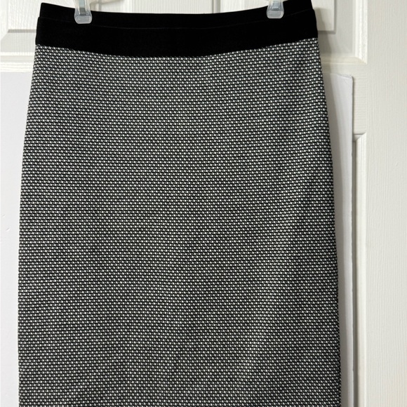 BCBGMaxAzria Dresses & Skirts - BCBG Max Azria, S, Black/White Skirt, decorative Black Elastic Waistband, NWOT